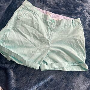 Crown & Ivy Light Green Women's Shorts
